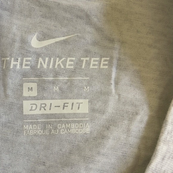 The Nike Tee Dri-Fit 🇺🇸 - Picture 2 of 3